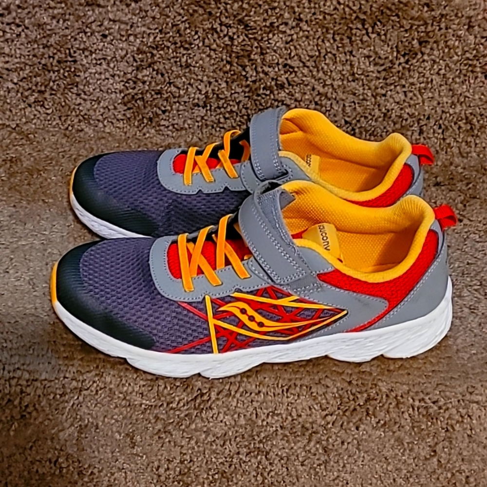 NWOT👩‍👦‍👦KIDS SHOES **ONLY WORN 1X** 👟